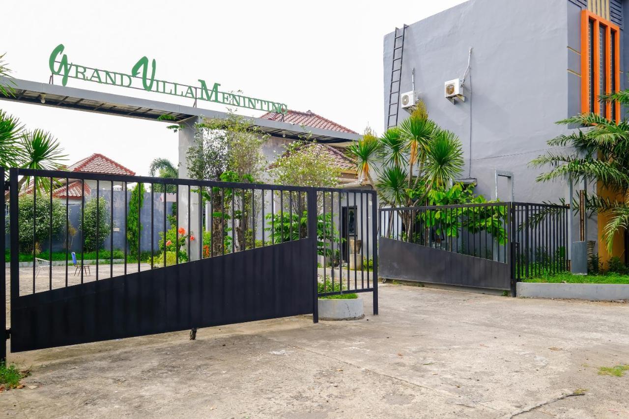 Oyo 2284 Grand Villa Meninting Montongbuwoh Exterior photo