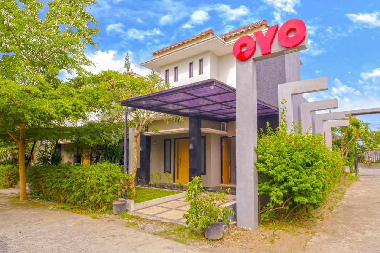 Oyo 2284 Grand Villa Meninting Montongbuwoh Exterior photo